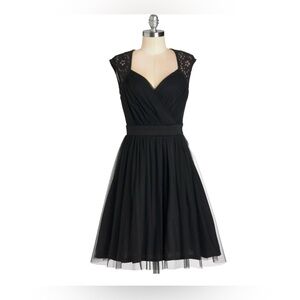 Mystic Black Sleeveless Lace Dress Size M